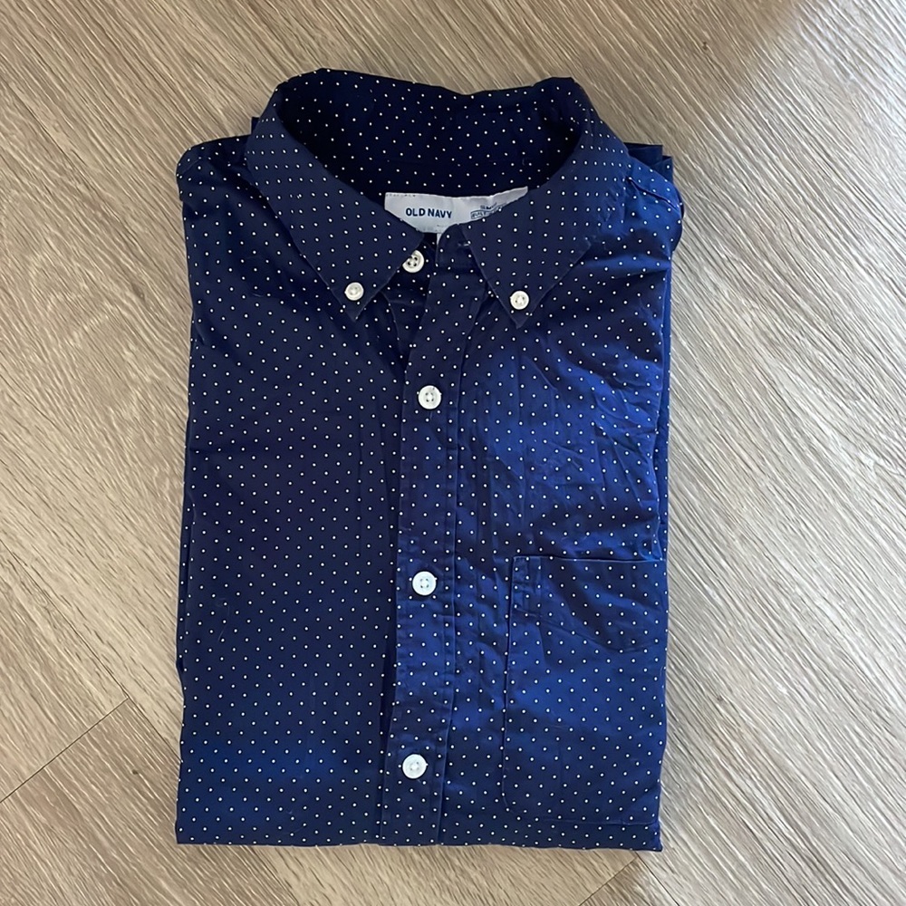 Navy shirt sleeve bottom down
